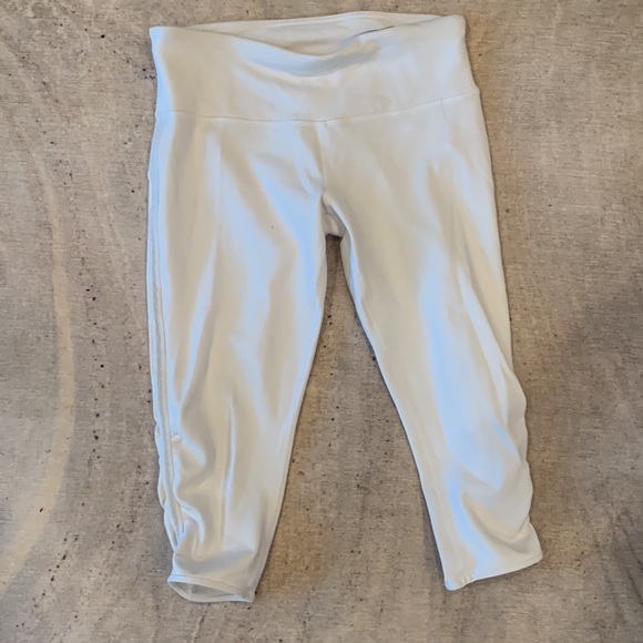 Lululemon white 17” Capri leggings!! Size 0 - Picture 2 of 4